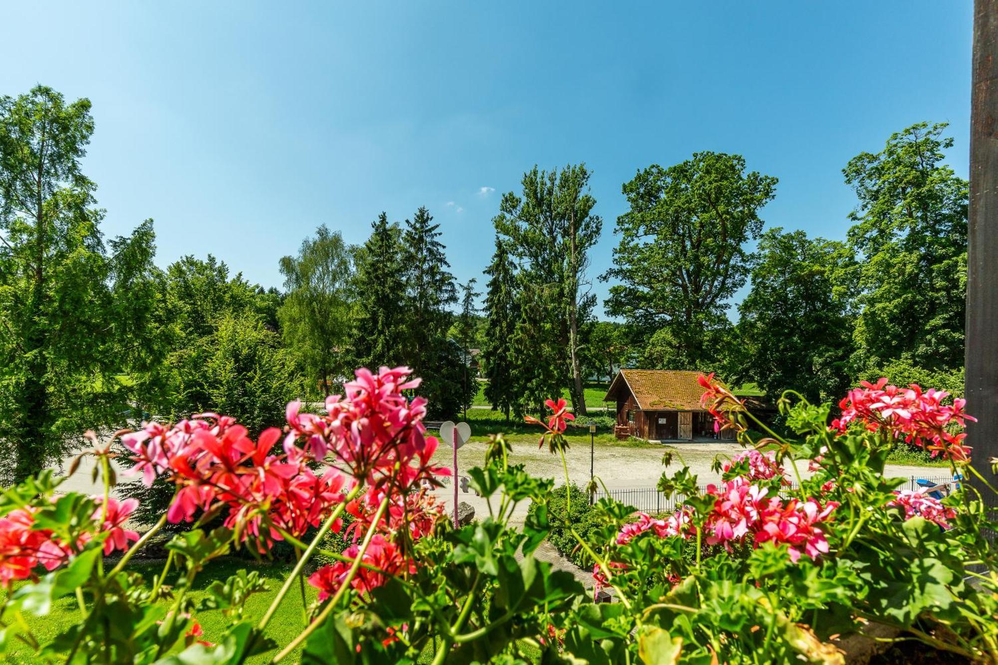 Hotel Zum Forst Kranzberg エクステリア 写真