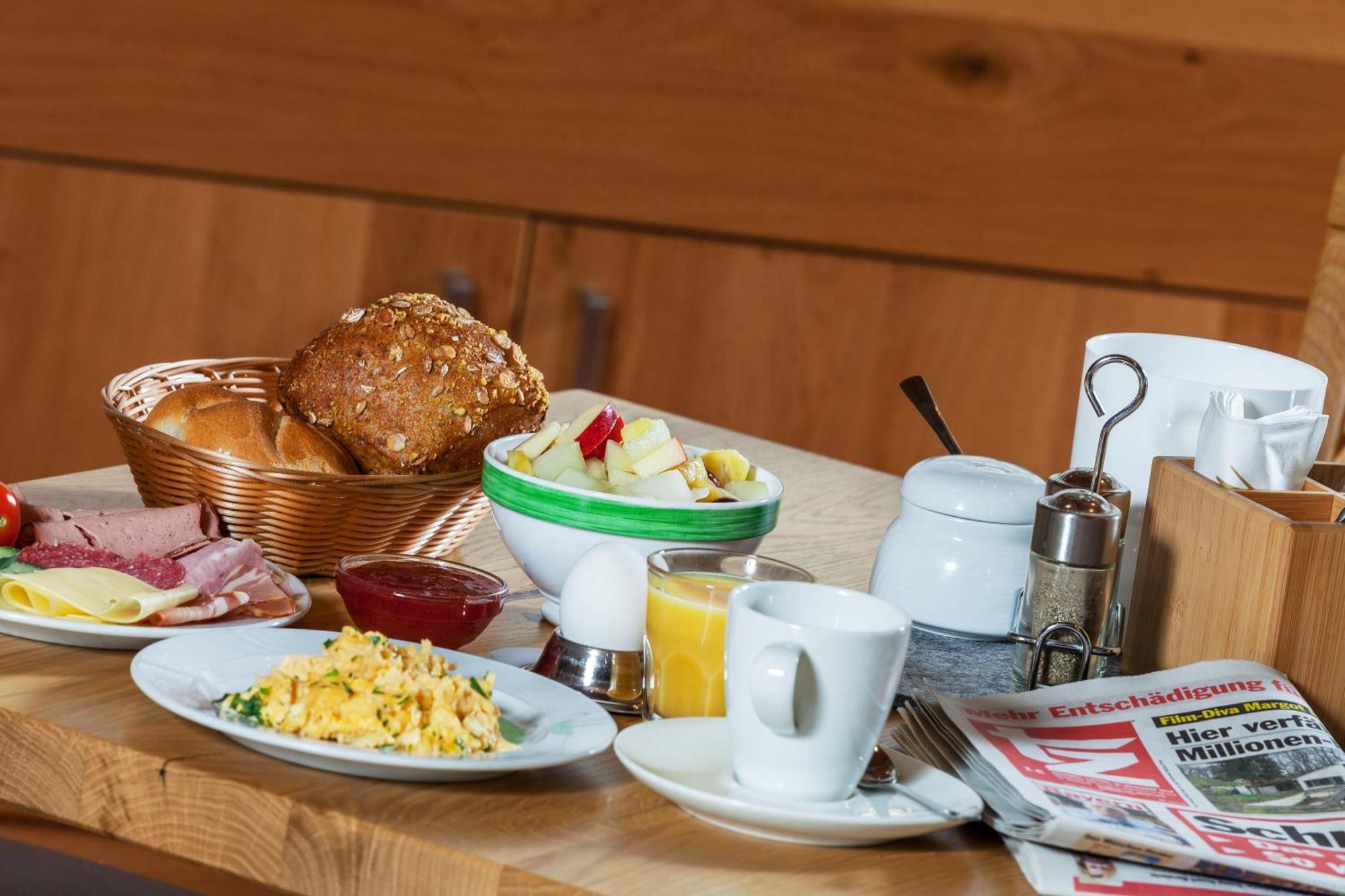 Hotel Zum Forst Kranzberg エクステリア 写真