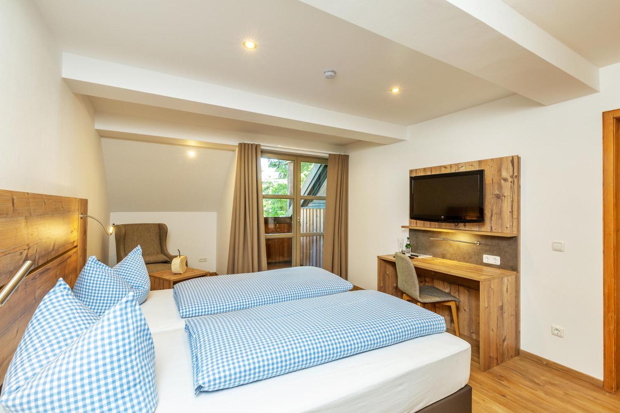 Hotel Zum Forst Kranzberg エクステリア 写真